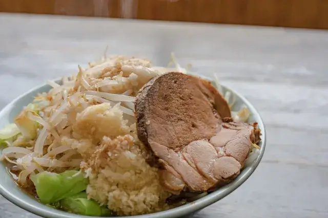 ラーメン（にんにく背油入り）