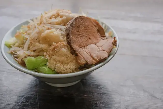 ラーメン（にんにく背油入り）