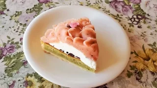 桜パウダーを使ったケーキ