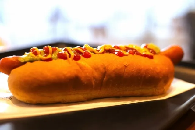 ホットドッグ（ケチャップ＆マスタード付き）