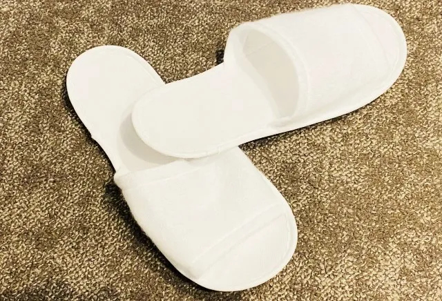 使い捨てスリッパ