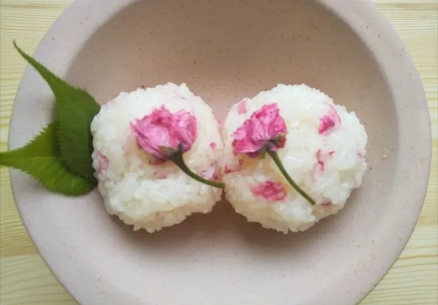 桜おにぎり